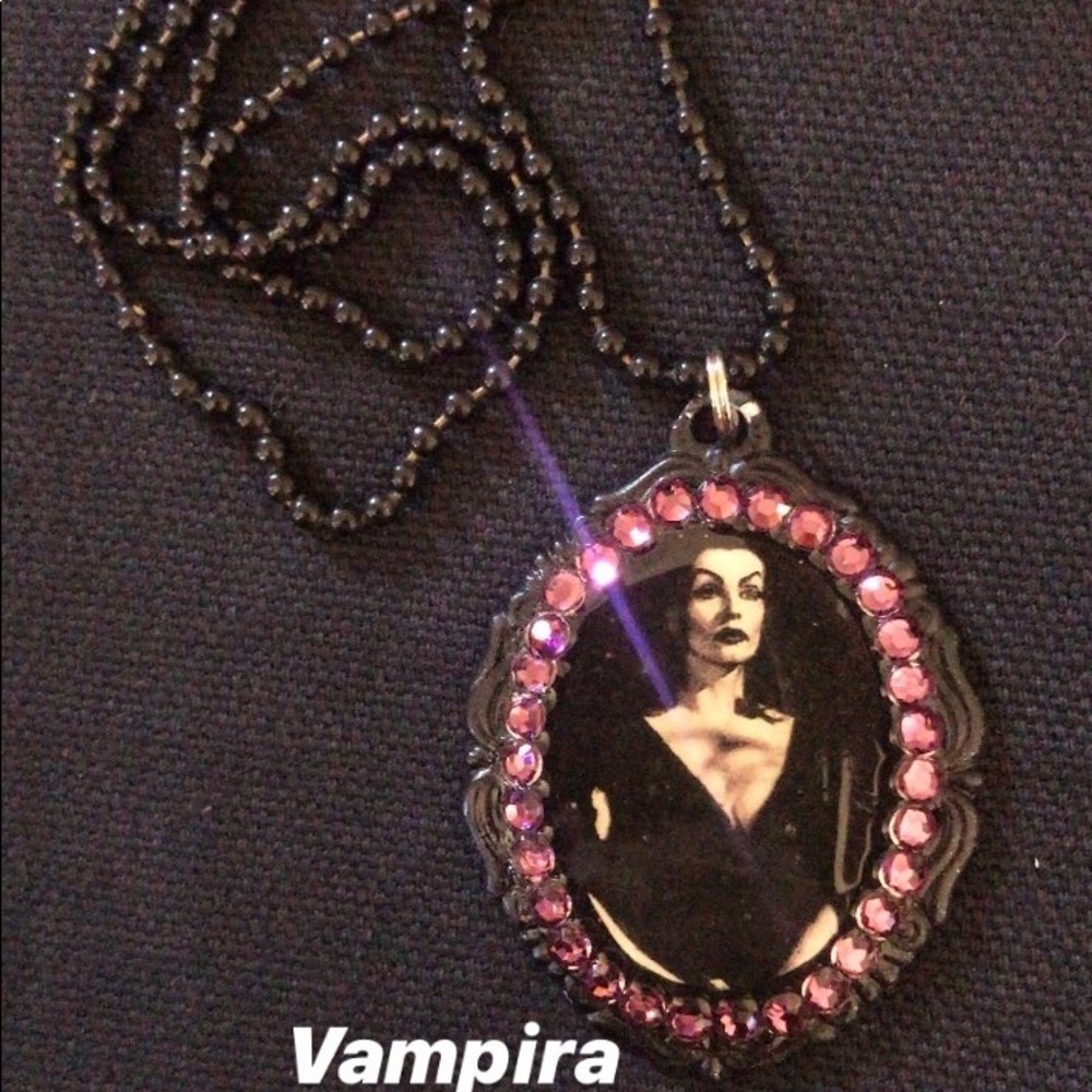 Vampira necklace